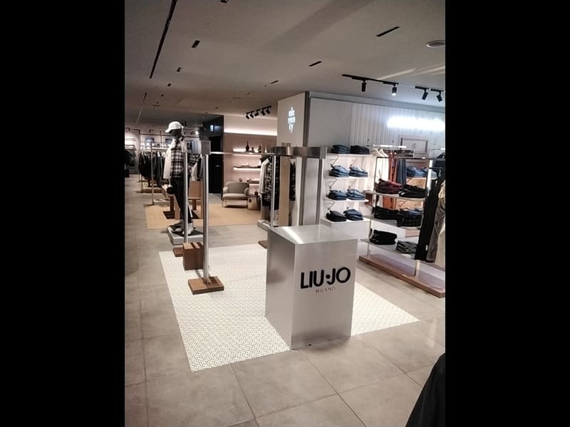 Store in Store e Pop-up store finito con elementi installati da MITSafetrans